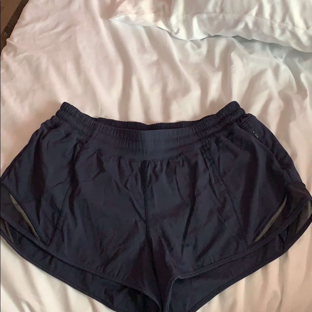 Lululemon hotty hot shorts 2.5in